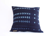 Load image into Gallery viewer, Mudcloth Throw Pillow - Indigo
