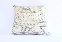 Load image into Gallery viewer, Mudcloth Throw Pillow - White Geometric
